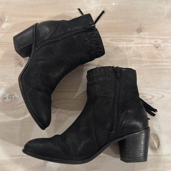 MÍA black fringe bootie - Picture 12 of 13